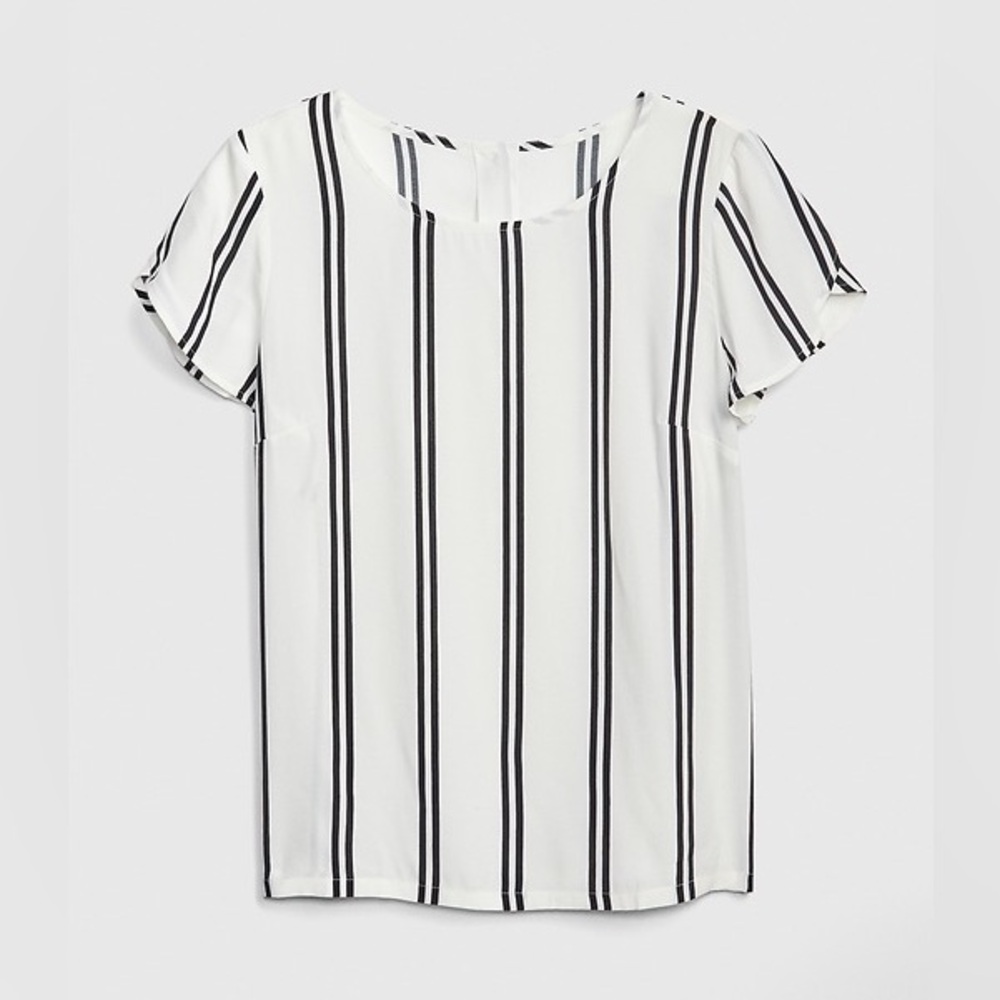 Gap Button-Back Tulip Sleeve Top